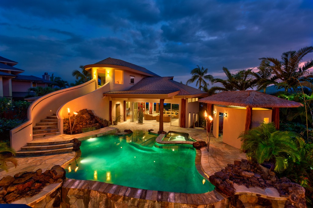 Kona Bay Pool Courtyard