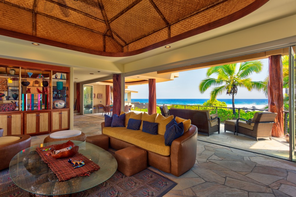 Kona Bay Indoor / Outdoor Space